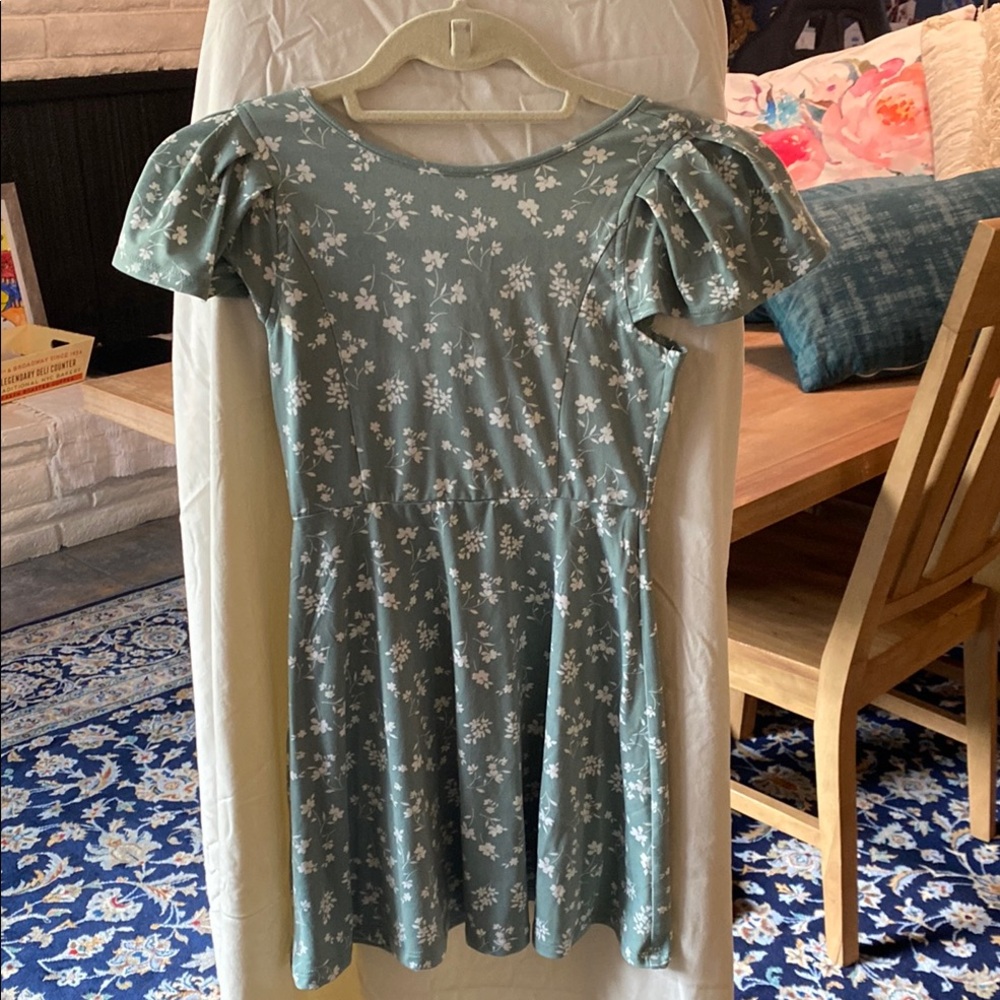 Trende small floral dress for girls in sage 7 NWOT